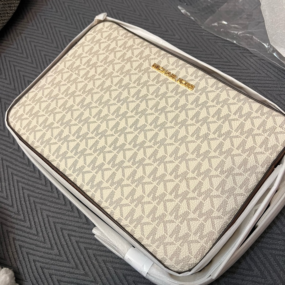 Michael Kors Jet Set Crossbody